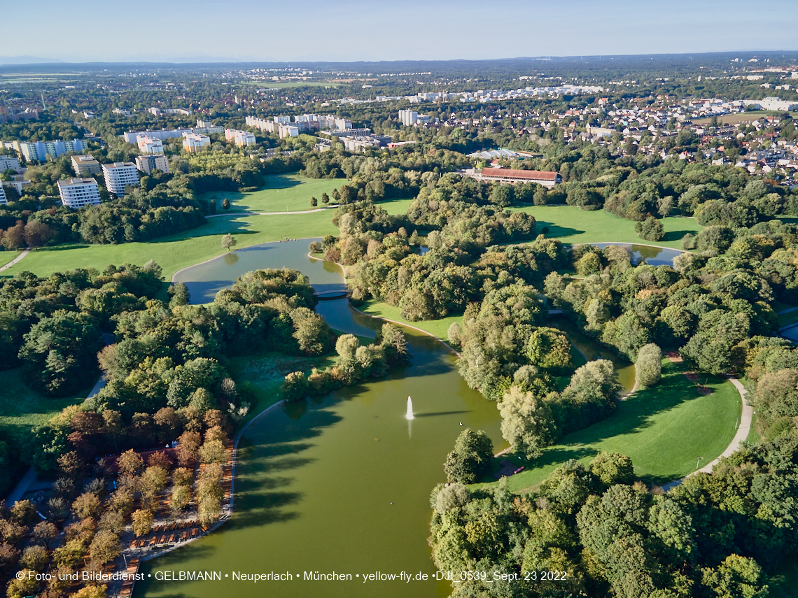 23.09.2022 - der Ostpark mir Biergarten und See in Neuperlach